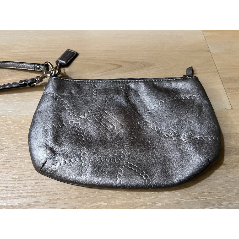 Coach Y2K Silver Leather Chain Emblem Embossed Wristlet Hangtag Purple Interior‎ - Picture 4 of 11